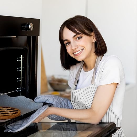 Durable baking and grilling aprons