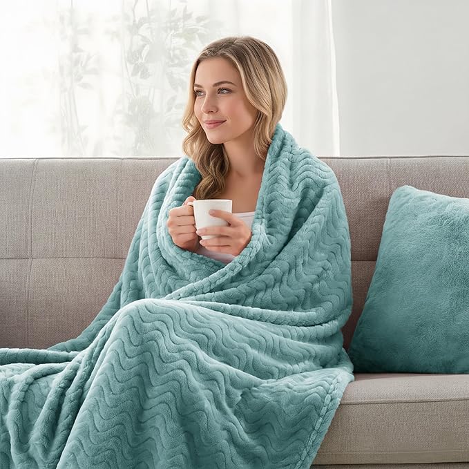 Lightweight jacquard blanket for warm weather comfort