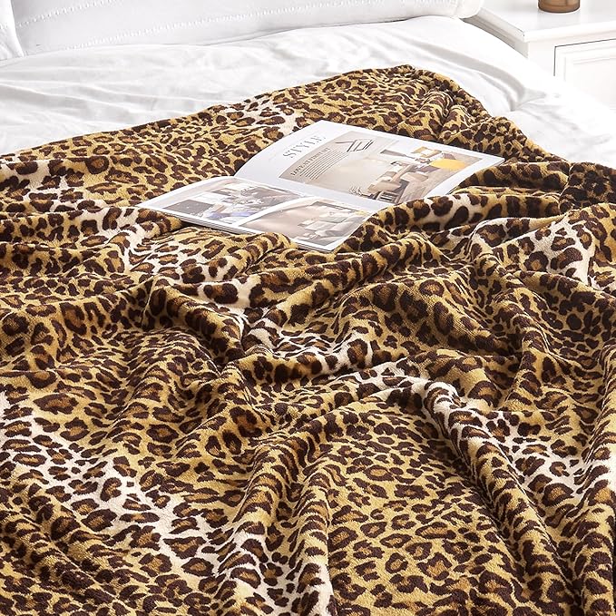 Lightweight fleece throw blanket for all seasons