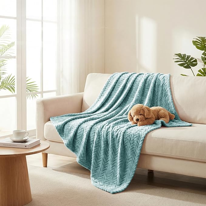 Stylish textured throw blanket for bedroom décor