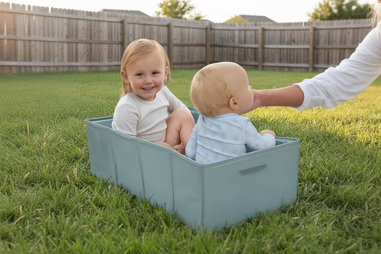 Smooth easy-clean surface of the folding toddler bathtub