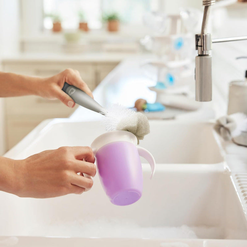 Ergonomic bottle cleaning brush, featuring a non-slip handle for comfortable use.