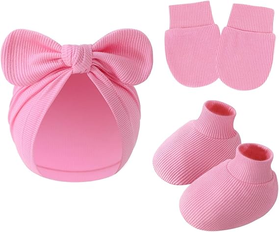 Newborn baby gift accessories set with cap mittens and sock