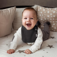 Organic baby bibs for teething, absorbent and gentle for babies’ sensitive skin.