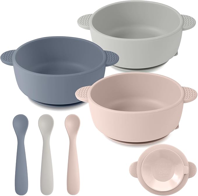 Silicone baby feeding set, includes 3 suction bowls and 3 baby spoons.