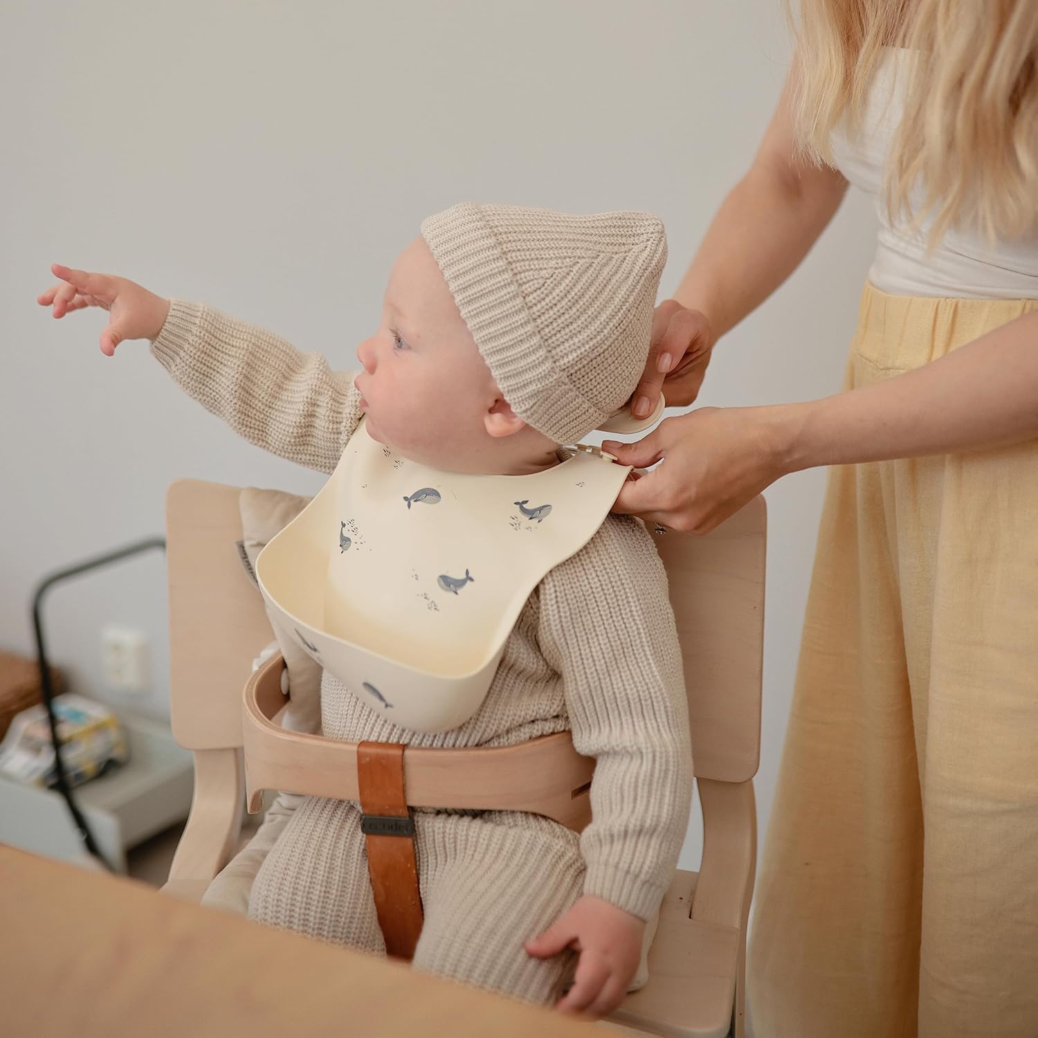 Silicone feeding bib for babies, easy to clean and durable for everyday use.