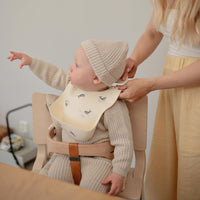 Silicone feeding bib for babies, easy to clean and durable for everyday use.