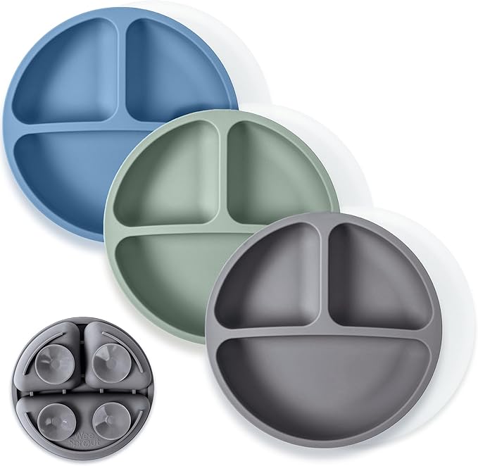 Silicone suction plate with lid, spill-proof baby feeding solution.