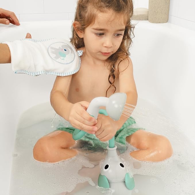 Components included with baby rinser and washing glove set