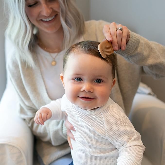 Baby comb for detangling and soothing your newborn’s delicate hair