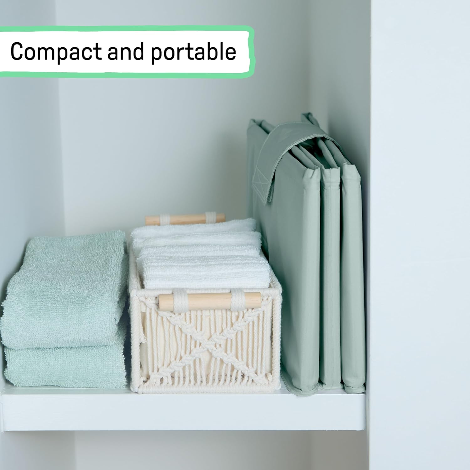Smooth easy-clean surface of the folding toddler bathtub