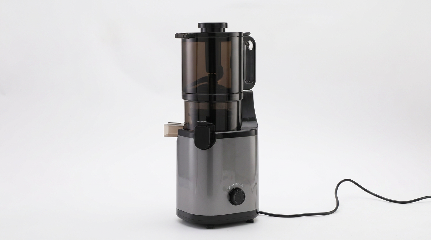Electric juicer machine with pulp separation for home use