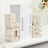 Resin Love Sculpture Bookend Design For Modern Interior Decoration