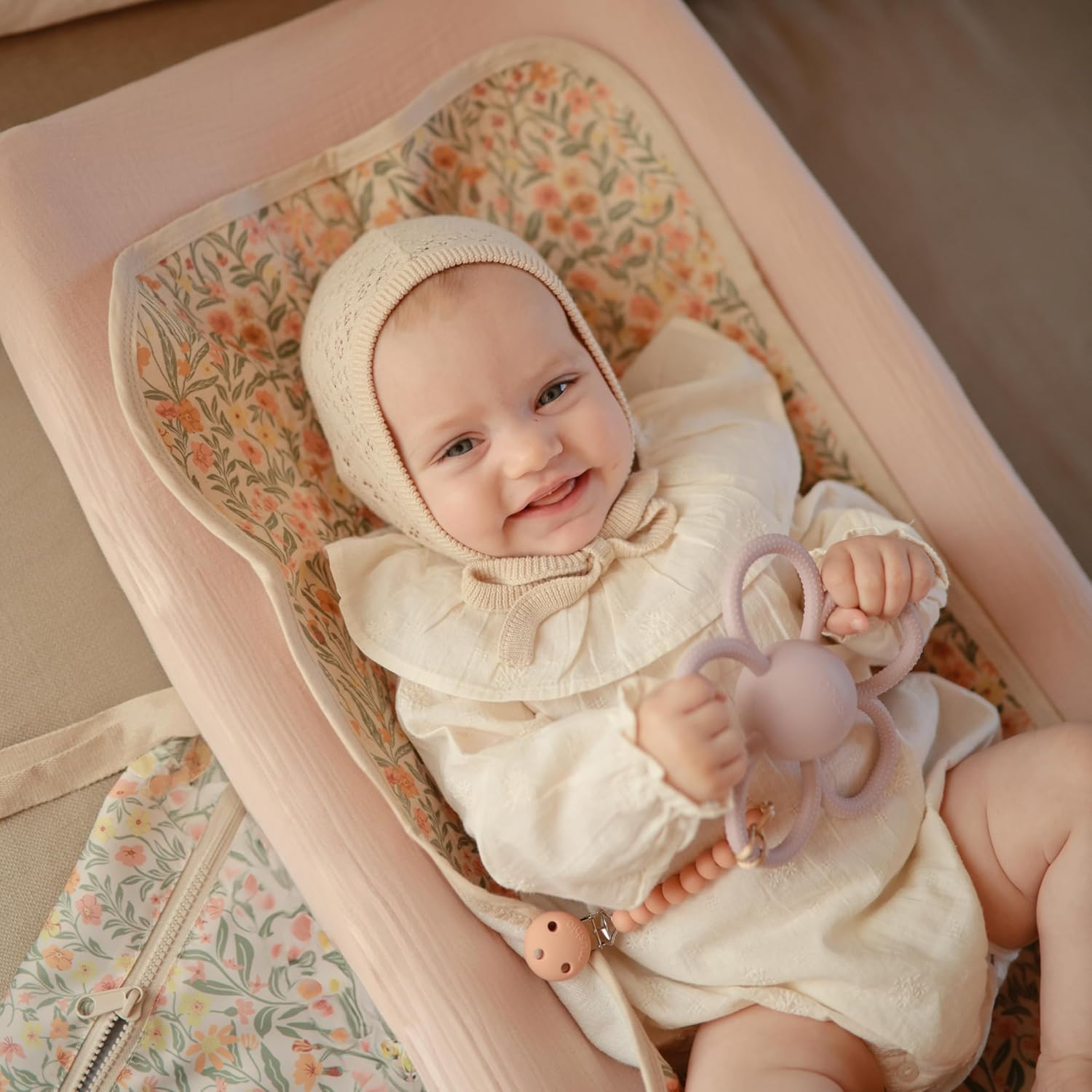 Soft organic cotton changing pad liner, leakproof and hypoallergenic for babies.