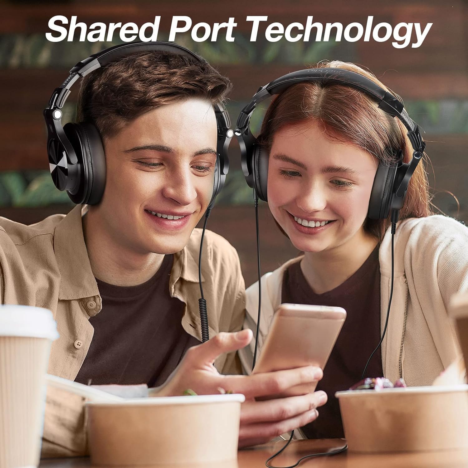 Bluetooth studio monitor headphones for audio engineers