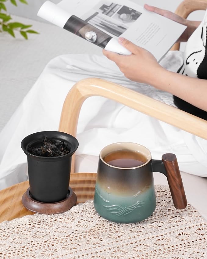 Blue tea cup with lid and removable infuser
